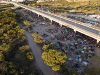 Mexico dỡ bỏ lều trại của người di cư ở biên giới với bang Texas, Mỹ