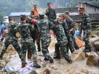 Miền Nam Trung Quốc hứng chịu mưa lớn gây lũ lụt nghiêm trọng