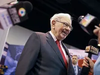 Chi 19 triệu USD cho bữa trưa cùng tỷ phú Warren Buffett