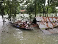 Bangladesh, Ấn Độ khẩn trương cứu trợ hàng triệu người mắc kẹt trong lũ lụt