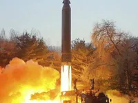 Triều Tiên phóng 8 tên lửa đạn đạo tầm ngắn ngoài khơi bờ biển phía Đông