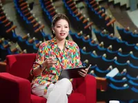 Trang phục lạ mắt của BTV Ngọc Trinh khi lên hình