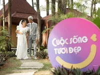 Cuộc sống tươi đẹp: Ngắm bộ ảnh cưới tình bể tình của cặp đôi ông bà khắc khẩu