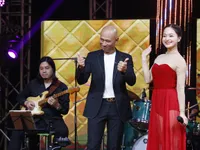 Lan Phuong opens Weekend Appointment - Season 2