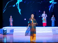 136 mẫu nhí quảng bá Áo dài Việt