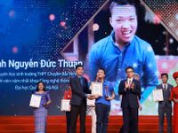 Nguyễn Đức Thuận -  Chàng trai bại não nhận giải thưởng Vinh quang Việt Nam
