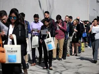 Nước Mỹ c&oacute; th&ecirc;m hơn 300.000 việc l&agrave;m mới trong th&aacute;ng 8