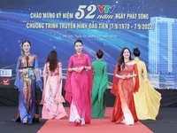 Dàn 'nam thanh nữ tú' VTV trình diễn thời trang chào mừng 7/9