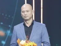 Nhà báo Long Vũ dành tặng giải thưởng VTV Awards 2022 cho mẹ