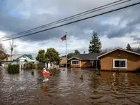 Bão hoành hành tại California: 17 người tử vong, lở đất, mực nước sông dâng cao