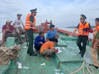 Ngư dân Bến Tre ra khơi bám biển đầu năm mới