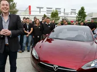 Tesla triệu hồi 362.000 xe tại Mỹ do lỗi phần mềm tự lái hoàn toàn