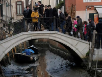 Kênh ở Venice cạn kiệt, Italy đối mặt với đợt hạn hán mới