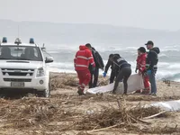 Chìm thuyền ngoài khơi Italy, 59 người di cư thiệt mạng