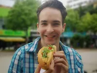 French IT engineer loves Vietnamese street food