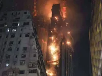 Cháy lớn tại tòa nhà 42 tầng đang xây dựng ở Hong Kong (Trung Quốc)