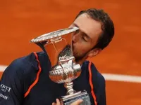 Medvedev outclasses Rune in Rome to capture first title on clay