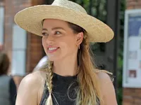 Amber Heard đang 'tìm kiếm hạnh phúc' hậu vụ kiện với Johnny Depp