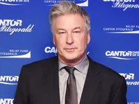 Alec Baldwin vẫn có nguy cơ đối mặt với cáo buộc hình sự trong vụ nổ súng trên phim trường