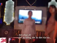 Karaoke ôm núp bóng nhà hàng: Không chọn đồ ăn mà chọn... "đào'