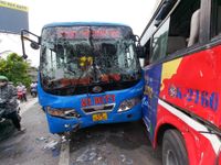 Tiền Giang: 2 xe buýt tông nhau trên Quốc lộ 1A, 3 người nhập viện