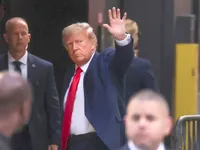 Ông Donald Trump đã tới New York để trình diện trước tòa