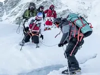 Người khuyết tật cả hai chân chinh phục đỉnh Everest