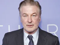 Alec Baldwin phẫu thuật thay khớp háng