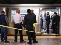 Người đàn ông tử vong sau khi bị bóp cổ trên tàu điện ngầm ở New York