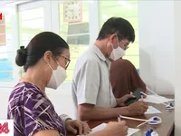 Người dân TP Hồ Chí Minh tích cực đi tiêm vaccine COVID-19