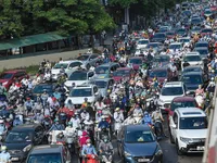 H&agrave; Nội: &Ugrave;n tắc giao th&ocirc;ng do quy hoạch chung cư bất hợp l&yacute;