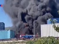 Nga dập tắt đám cháy ở cảng Novorossiysk