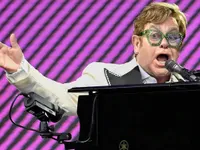 Elton John nhập viện sau cú ngã tại nhà riêng