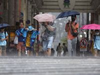 Nhật Bản, Hàn Quốc hủy hàng loạt chuyến bay vì bão Khanun