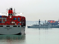 Số lượng tàu container qua Biển Đỏ và kênh đào Suez giảm 90%