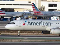 Máy bay American Airlines phải hạ cánh khẩn cấp khiến 6 người bị thương