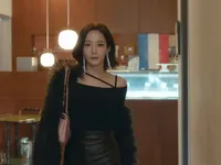 'Cô đi mà lấy chồng tôi': Nữ chính đeo túi gần 13 triệu won thu hút sự chú ý