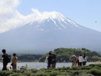 Nhật Bản thu phí leo núi Phú Sĩ để đảm bảo an toàn cho du khách