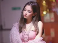 Jennie (BLACKPINK) - Nữ nghệ sĩ solo K-Pop đầu tiên sở hữu MV 1 tỷ lượt xem