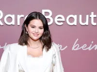 Selena Gomez cân nhắc bán đế chế mỹ phẩm 2 tỷ USD