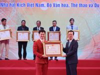 'Ngọc hoàng' Quốc Khánh, Xuân Bắc, Thanh Lam... nhận danh hiệu NSND