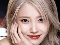 IU nhận phản ứng trái chiều khi thay thế vị trí của Yoona