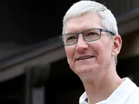 Apple CEO Tim Cook arrives in Vietnam