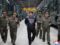 Lãnh đạo Triều Tiên Kim Jong-un thị sát hệ thống tên lửa chiến thuật