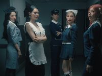 MV Moonlight có gì ngoài nhan sắc các Chị Đẹp?