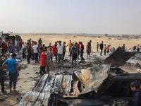 Israel tấn công khu lều trại ở Rafah khiến 45 người chết, cộng đồng quốc tế phản đối mạnh mẽ