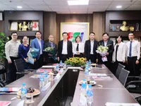 Lao minister seeks Vietnamese tech solutions in logistics