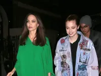 Con gái Angelina Jolie - Brad Pitt tuyên bố xoá họ bố