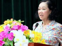 Politburo member Truong Thi Mai meets with voters in Hoa Binh Province