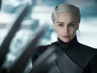 Emilia Clarke từng lo sợ bị sa thải khỏi Game of Thrones